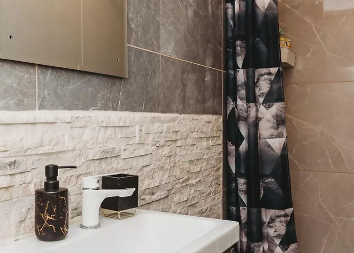 Old Town Room, Private Bathroom - A Apartman *